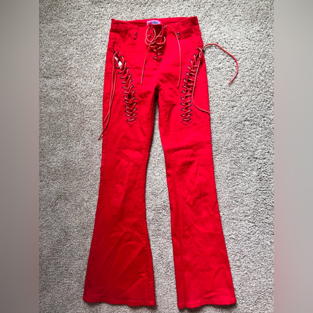EDIKTED Engine Red Flared Jeans
